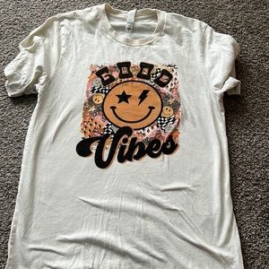 Good vibes graphic tee